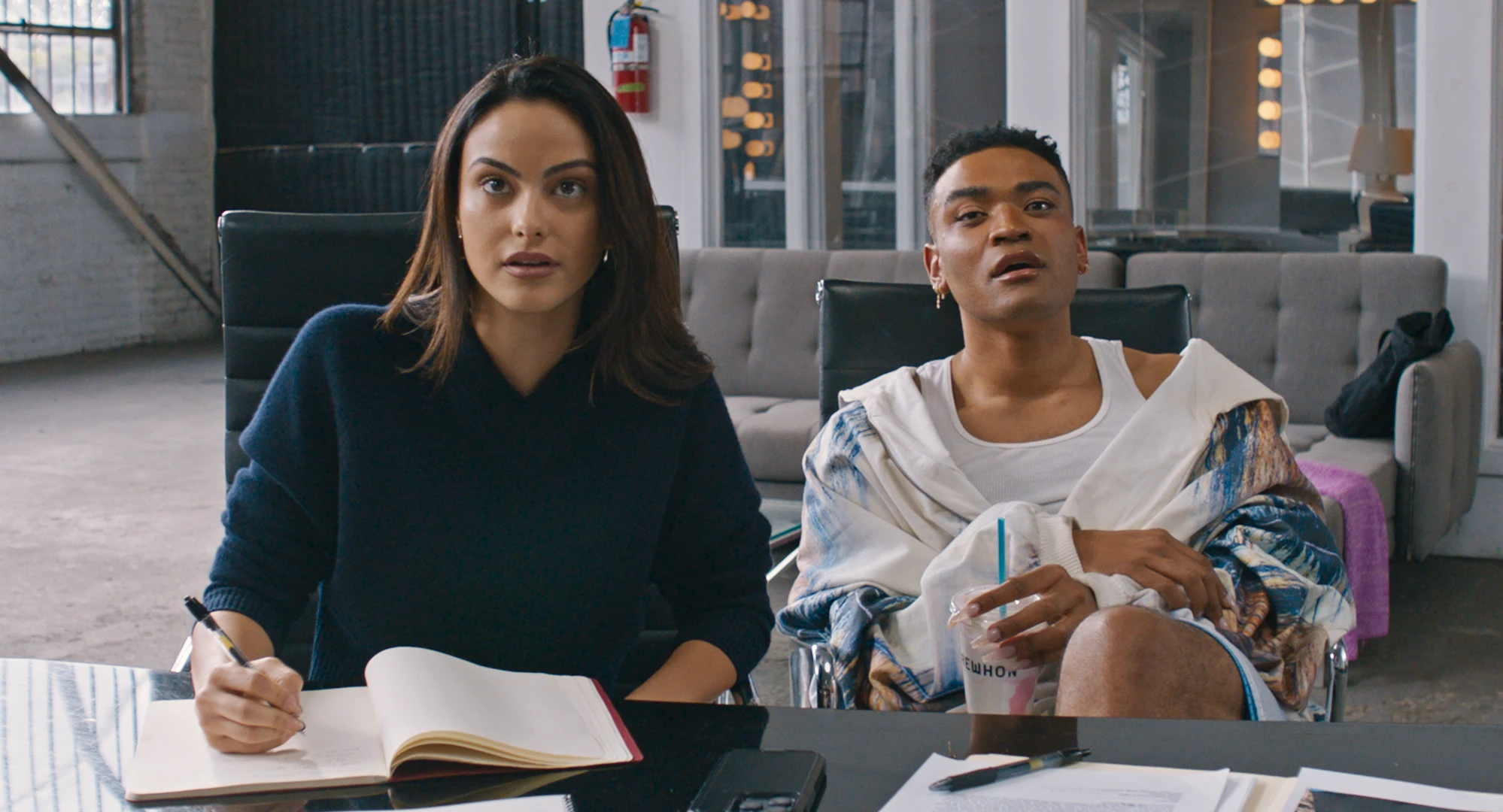Camila Mendes and Owen Thiele in Idiotka